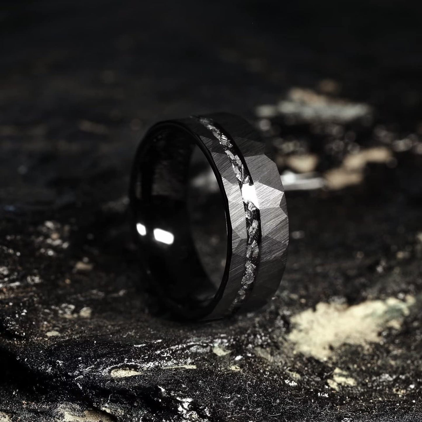 Anillo con incrustaciones de Meteorito, carburo de tungsteno martillado de plata de 0.315 in para hombre, de 0.315 in