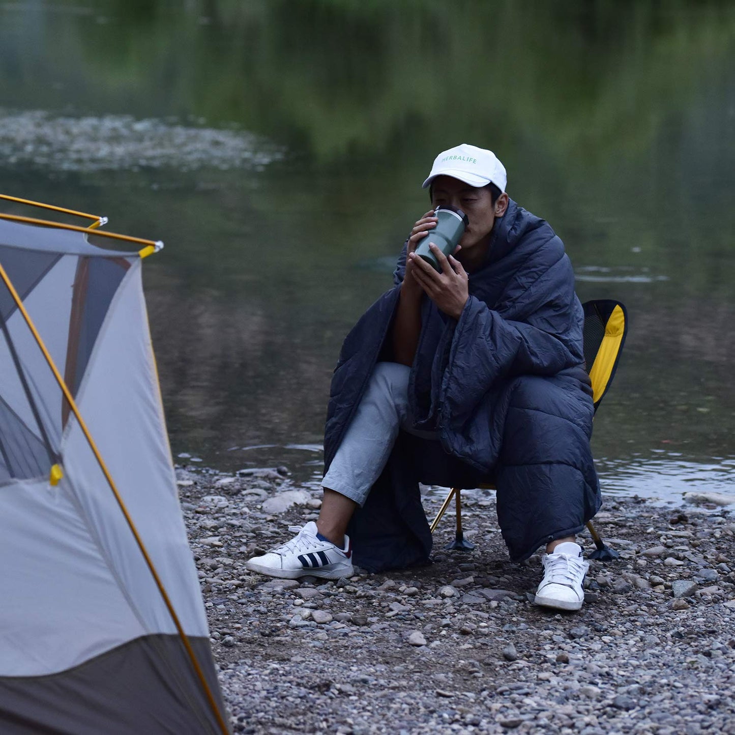 Manta de exterior/ campamento cálida y ultraligera y compacta (gris oscuro)